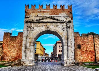 landing-italien-arch-of-augustus