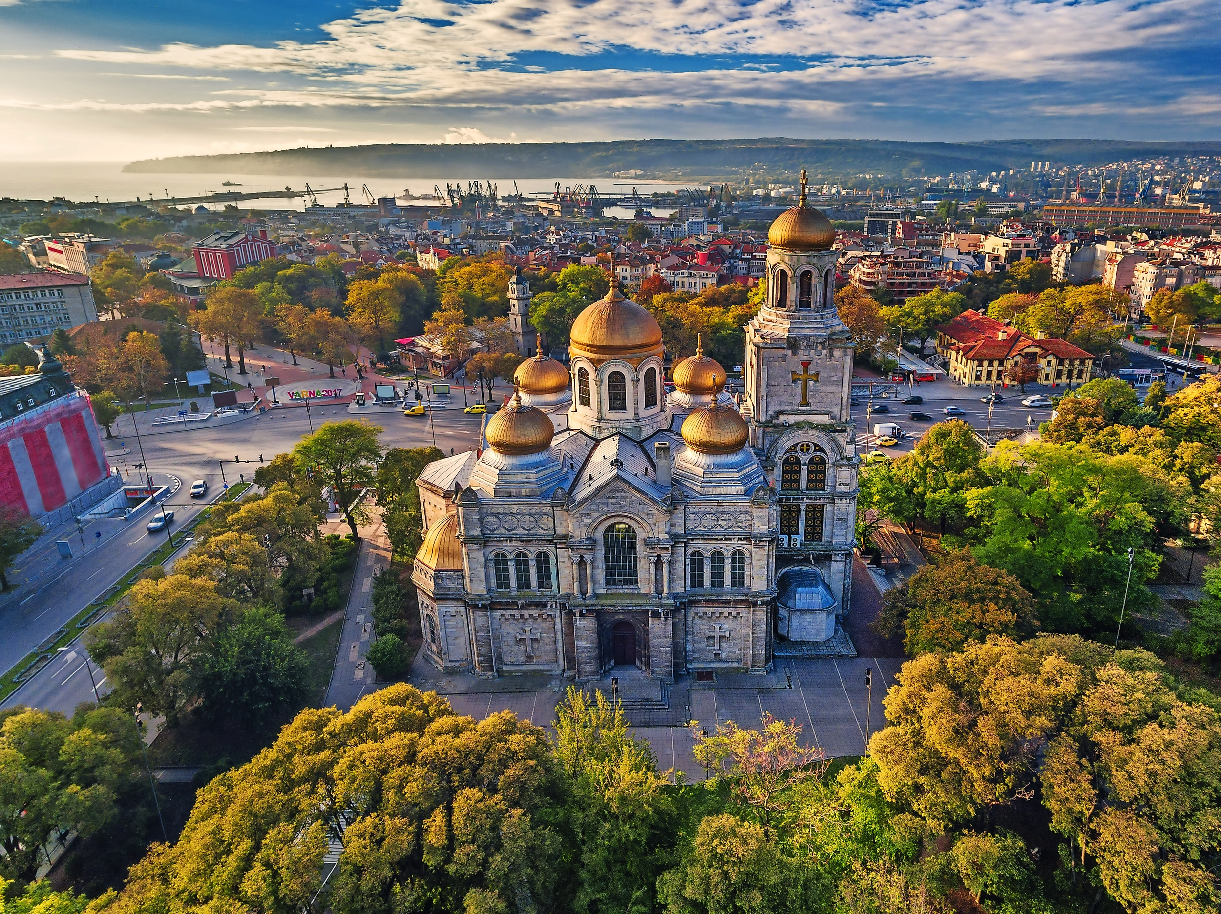 Mariä-Himmelfahrts-Kathedrale in Varna  - © ValentinValkov - stock.adobe.com