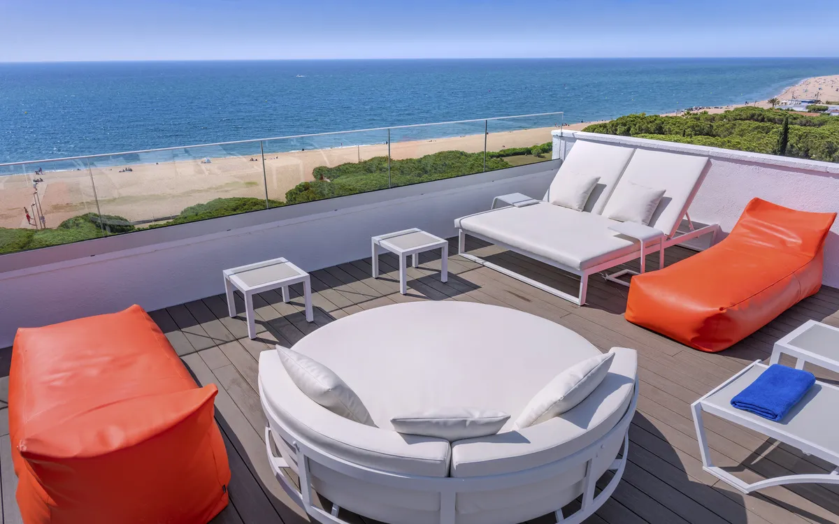 Die Dachterrasse mit Loungeecke. Erst ab 18 Jahren erlaubt.